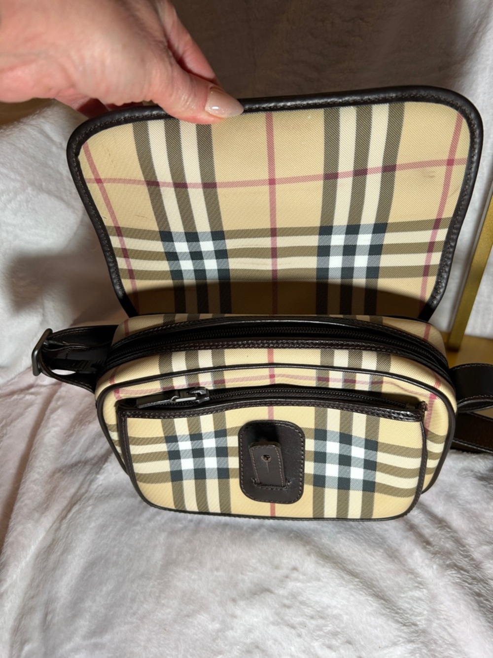399. Burberry Beige Nova Check Crossbody w/coa - Picture 7 of 11